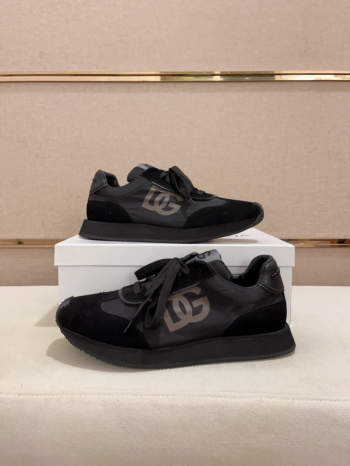 Factory price: 420💰Counter quality, [Proud] DG's latest casual, original quality men's shoes🤠Imported top layer💕Soft sheepskin lining [Proud] In terms of materials and workmanship, it beats all versions on the market💕Highest quality shipments Real photos🎬😇❤Fabrics and imported rubber materials highlight the unique charm of the brand😘The shoelaces are also original custom-made👻Classic lace-up shoes are very comfortable on the feet , code number 38-44 (45.46 can be customized)